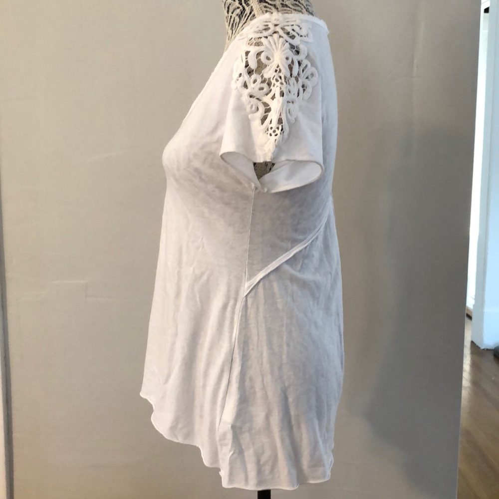 Crochet trim T-shirt
